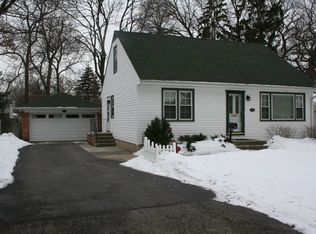 214 Helena Ave, Wauconda, IL 60084