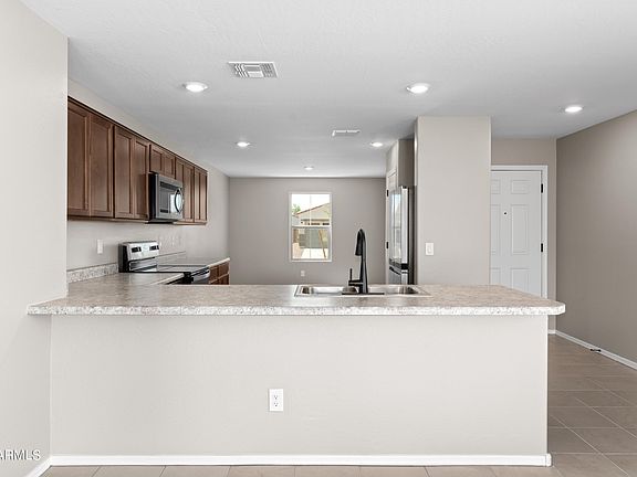 4th image of 1630 W PINKLEY Court