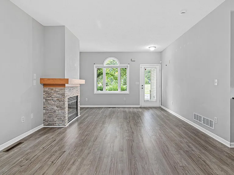 1234 Crystal Pl E — Photo 8