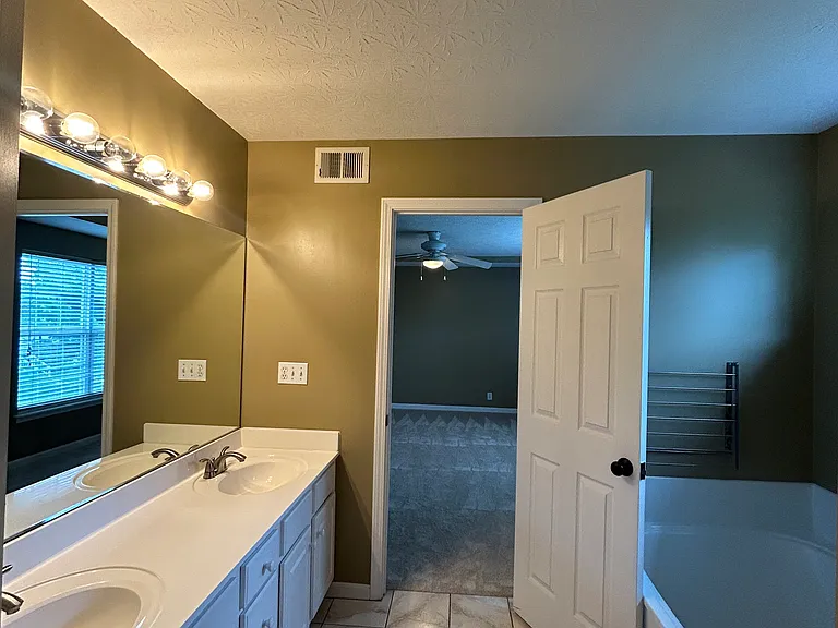 10109 Spring Gate Dr — Photo 31