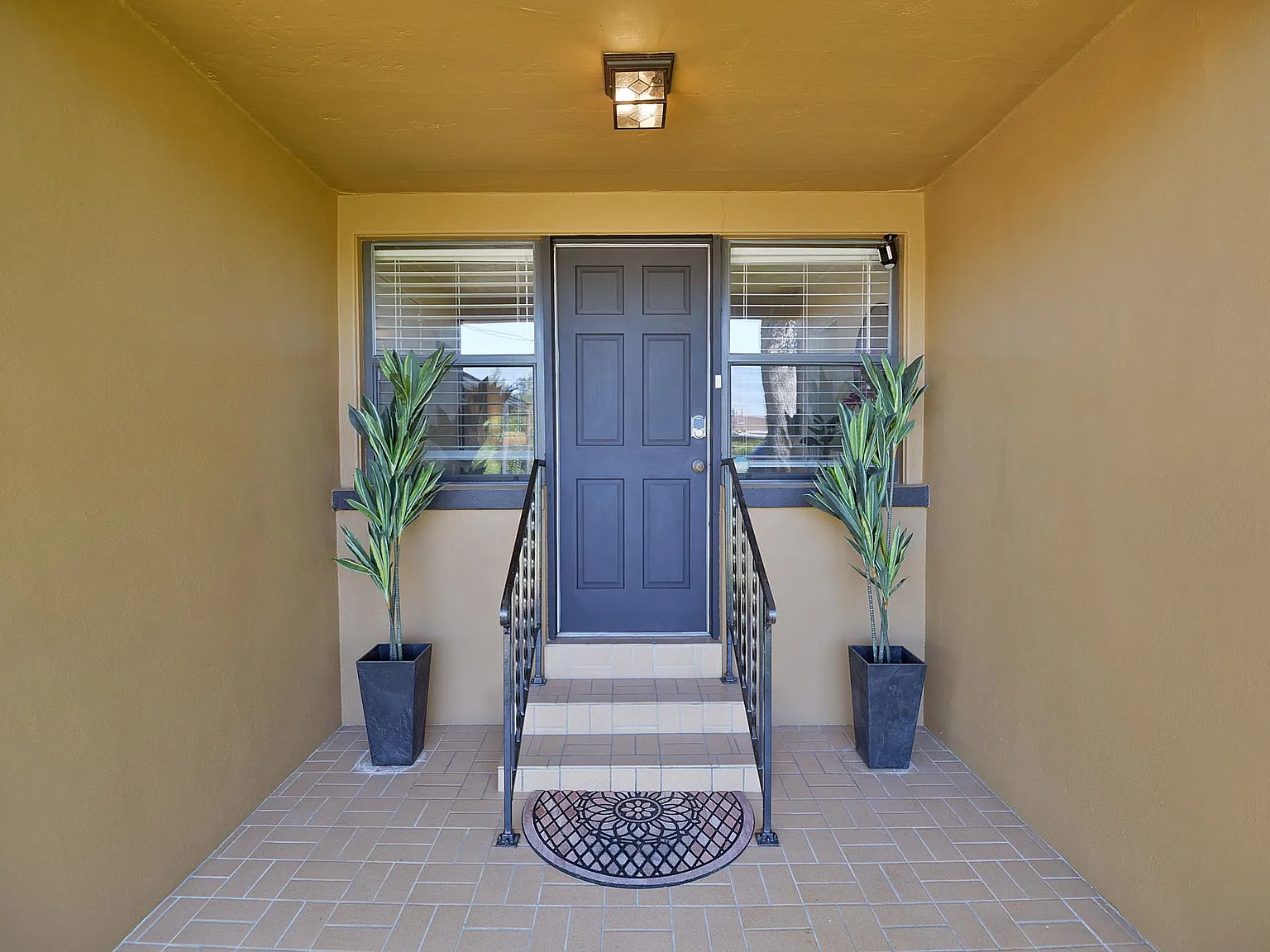 1111 Florence St — Photo 3