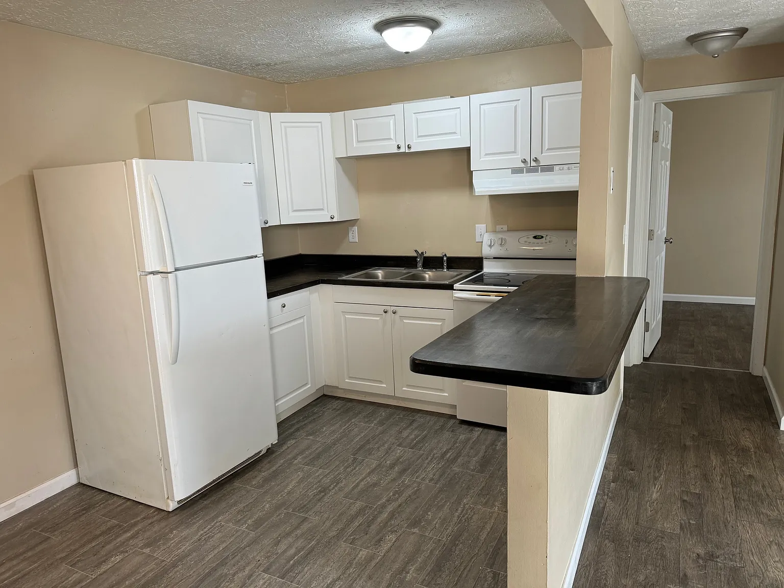 Eagle Crest Apartments — Photo 1