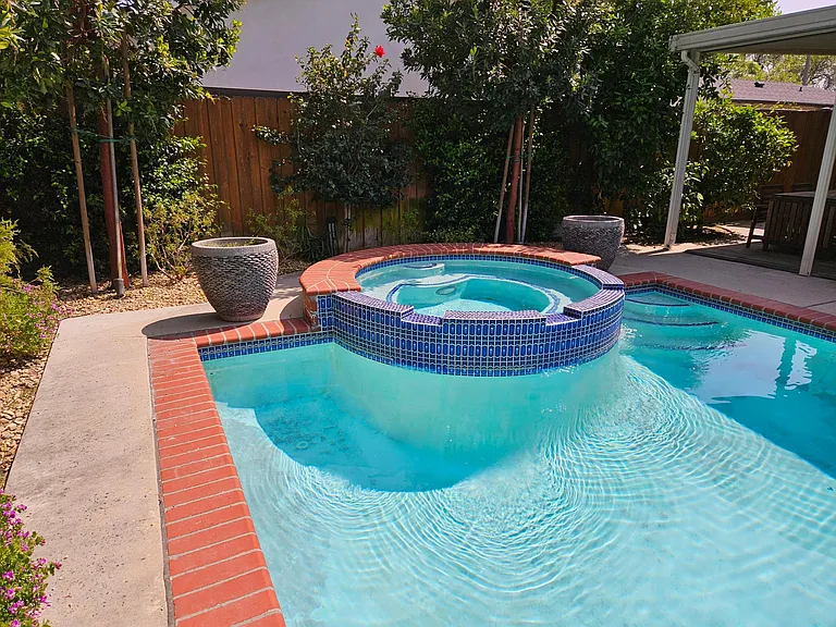 906 N Parish Pl — Photo 28