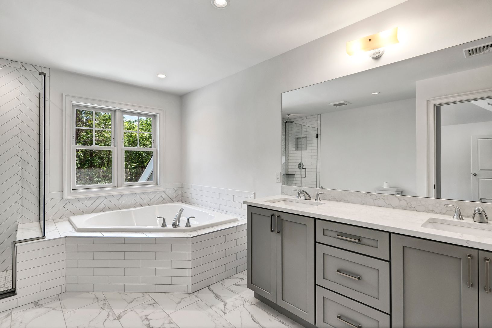 En Suite Bath