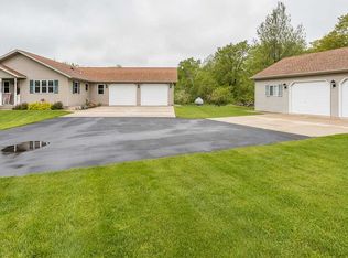 8672 Maple Grove Ln, Brussels, WI 54204