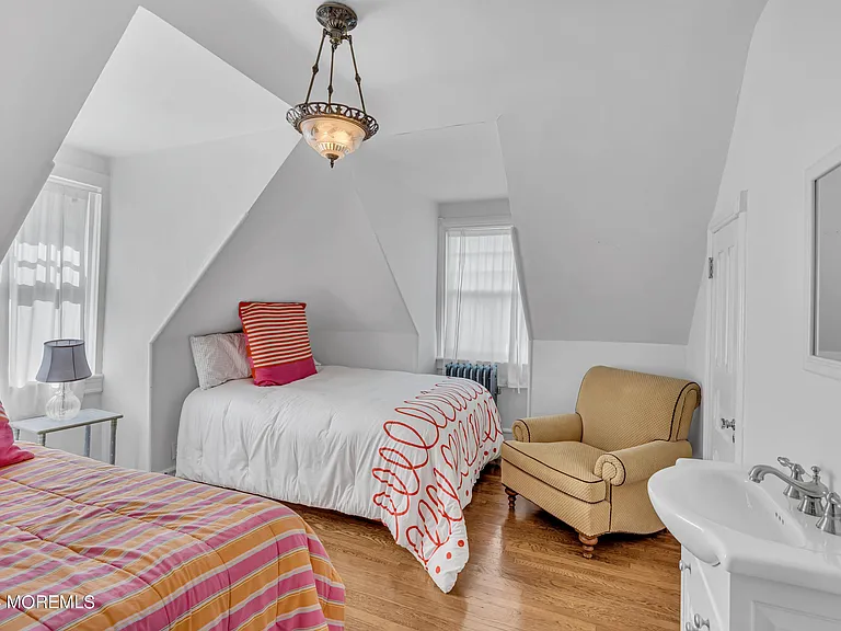 207 Monmouth Ave — Photo 45