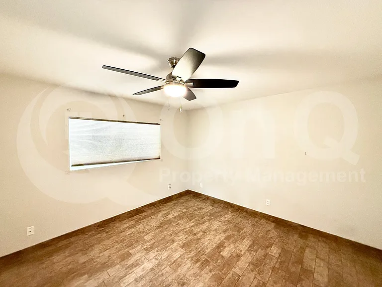 535 W Sweetwater Ave — Photo 16