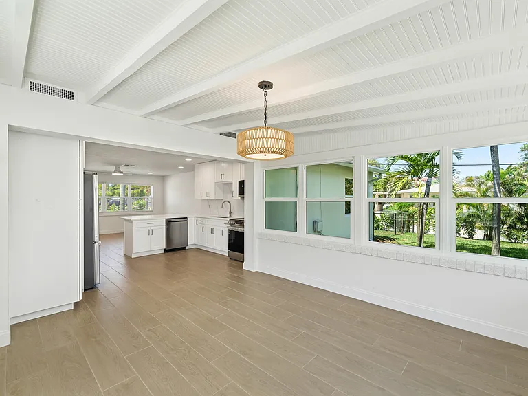 802 Lytle St — Photo 13
