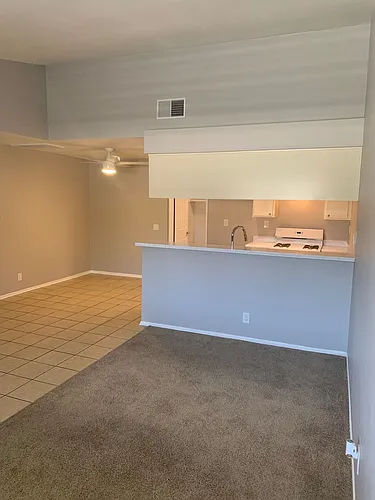 642 W. Maple Ave. Apts. Photo 1