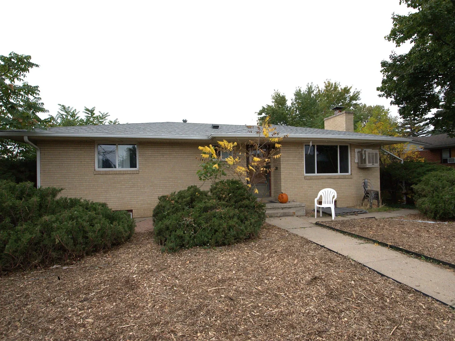 6 bed, 1030 sqft, $1,208 — Photo 3