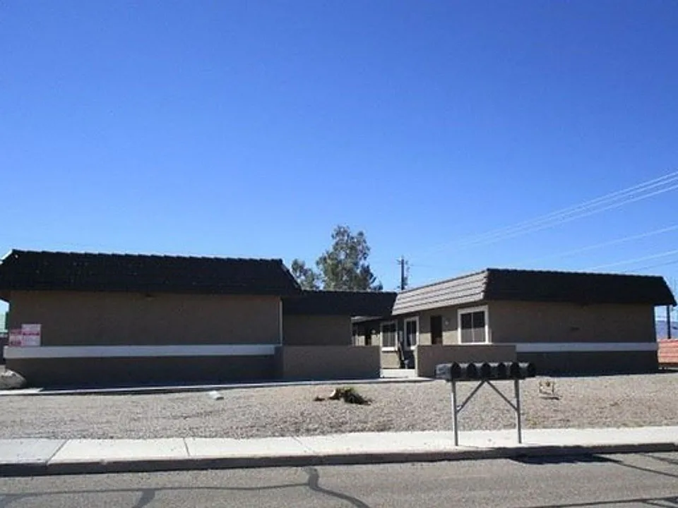 2720 McCulloch Blvd N