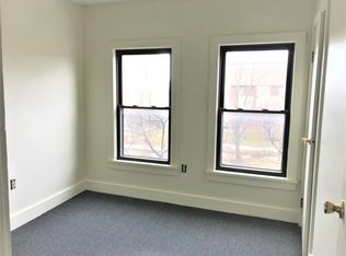 692 Riverside Dr, Burlington, VT 05401