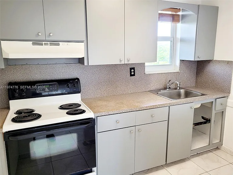 1700 NE 191st St #402 — Photo 5