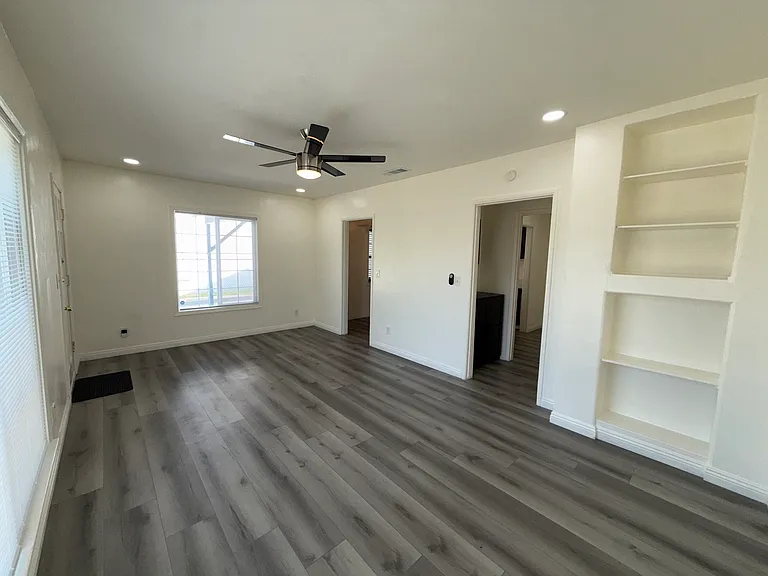 25539 Lane St — Photo 3