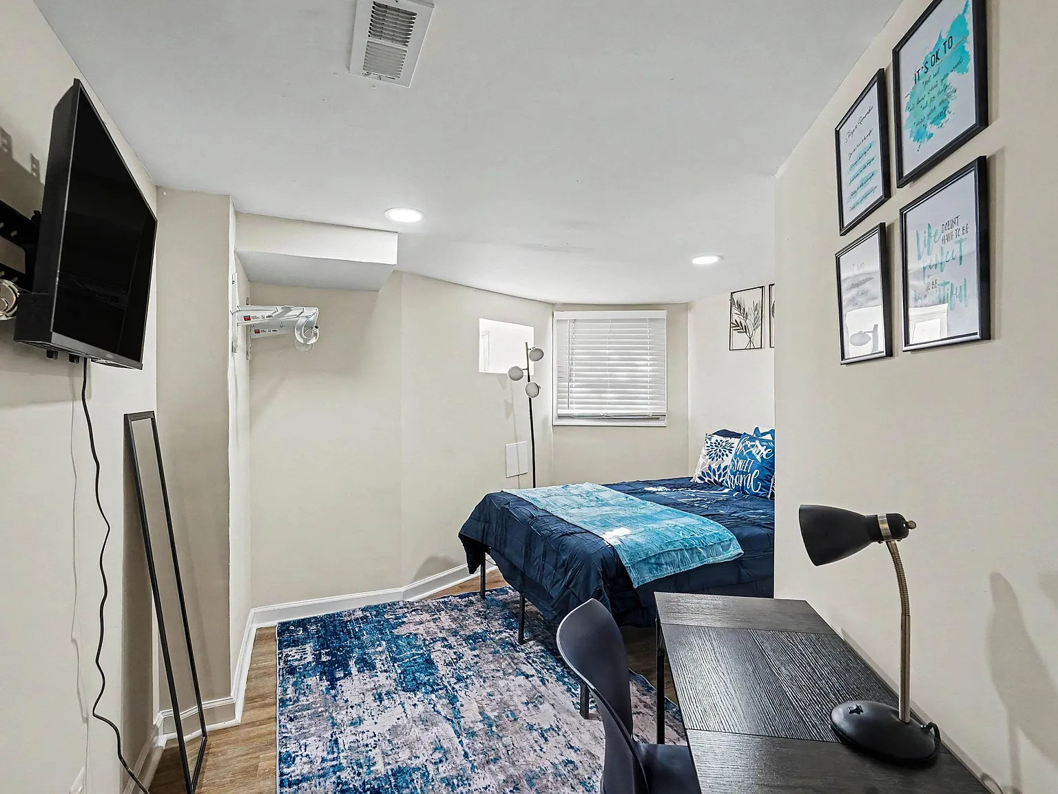 4 bed, 3.0 bath, 1600 sqft, $866 — Photo 1