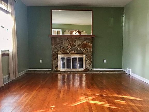 3rd image of 435 Illinois Ave