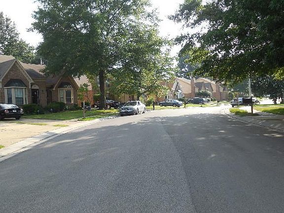 4th image of 5889 Plum Valley Dr