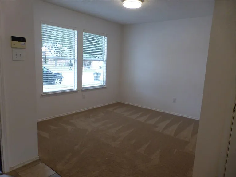 1572 Crown View Dr — Photo 5