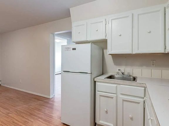 3rd image of 1039 3rd Ave E #498224