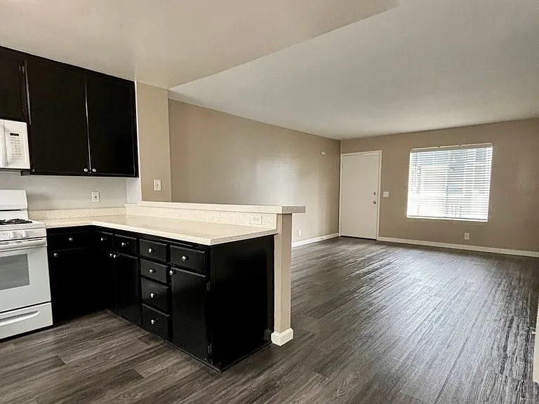 The Grand Terrace Apartments — Photo 9