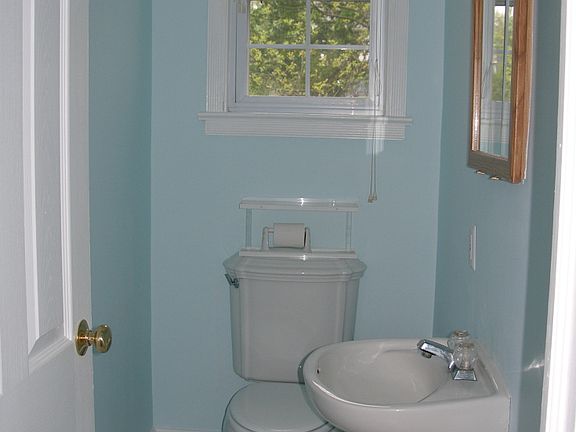 1st Fl Powder Room