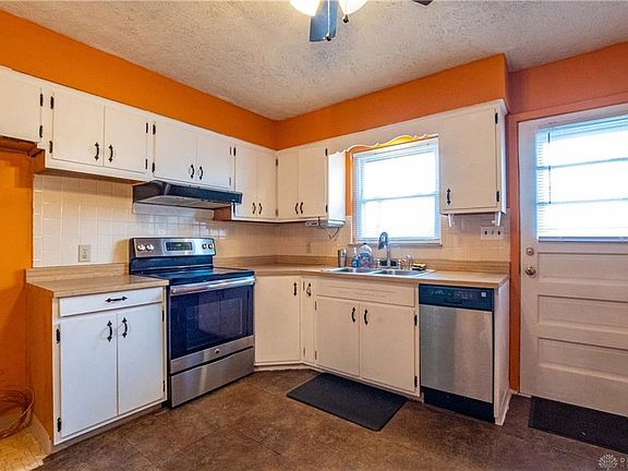 3rd image of 3200 Barbara Dr