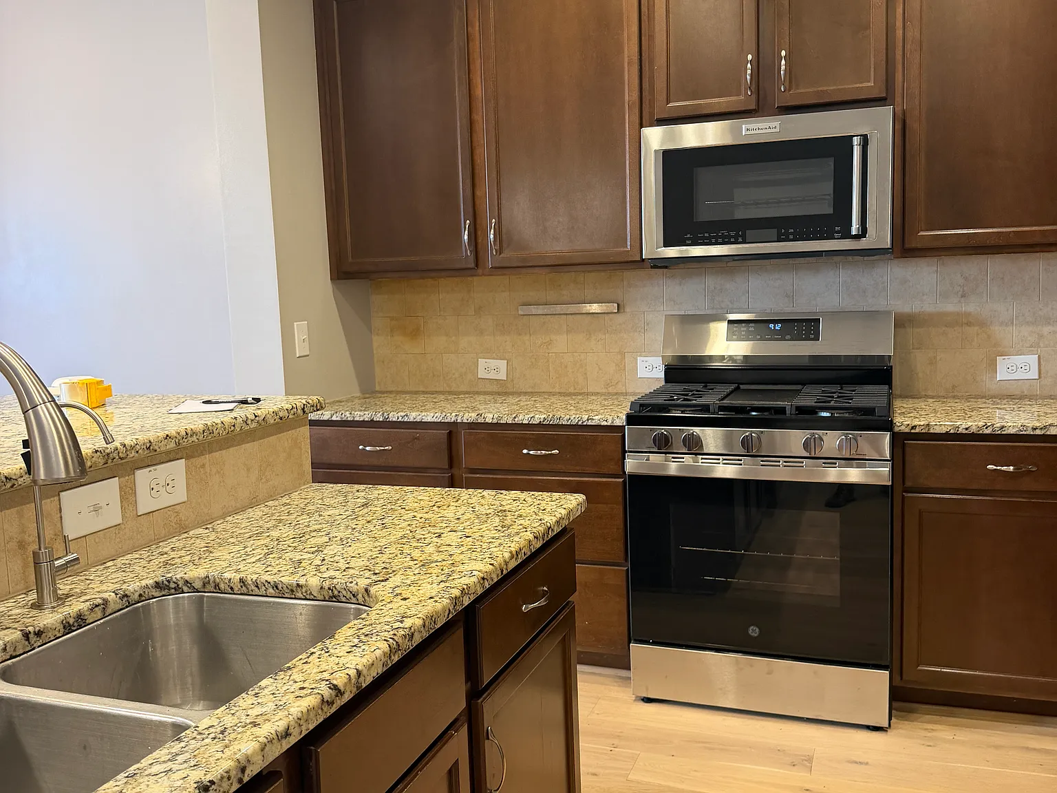 3 bed, 2.5 bath, 1743 sqft, $2,200 — Photo 3