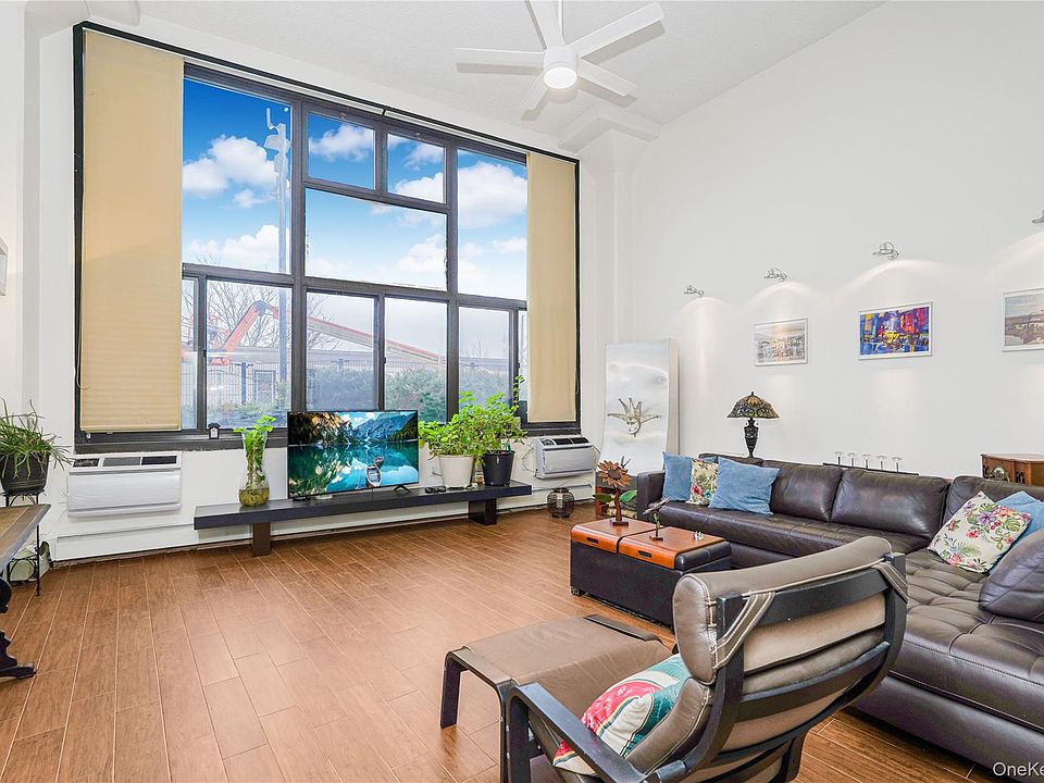 1st image of 10 Bay Street Landing #1D