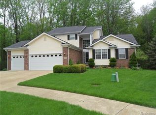 18431 Lawrence Ln, New Boston, MI 48164