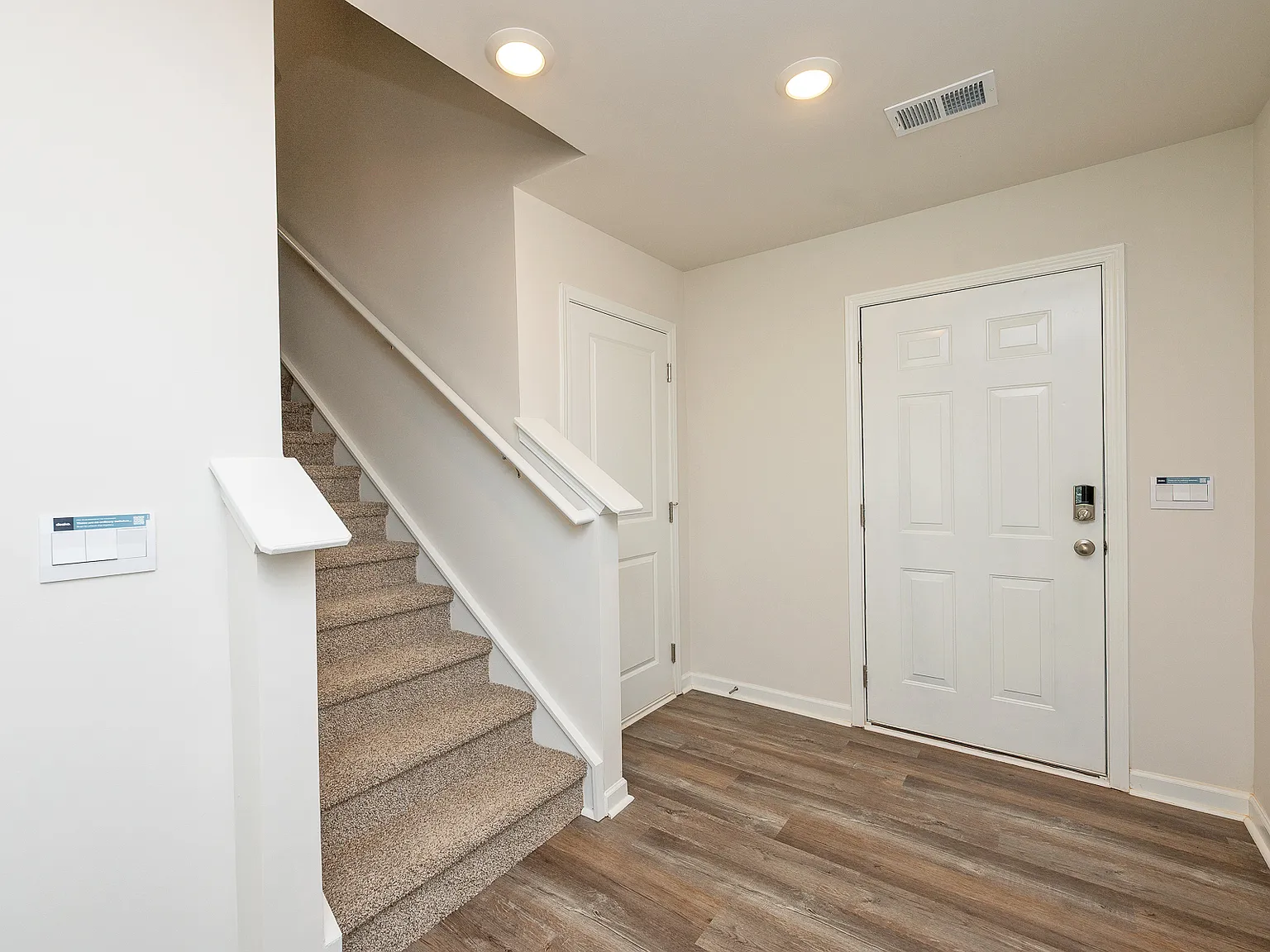 4 bed, 2.5 bath, 2174 sqft, $2,350 — Photo 2