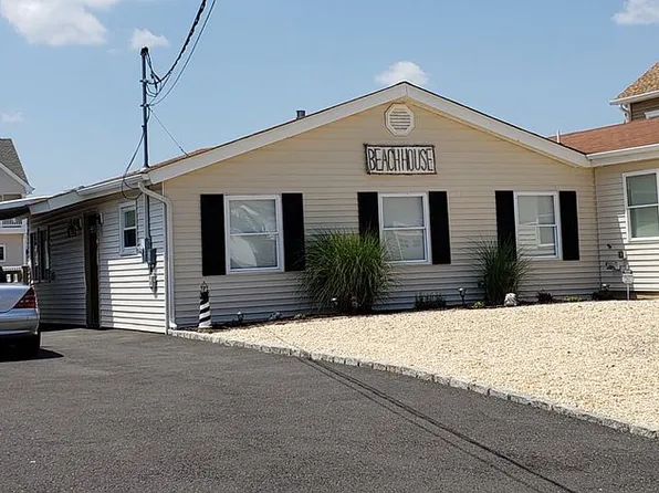 1841 Starboard Ct, Toms River, NJ 08753