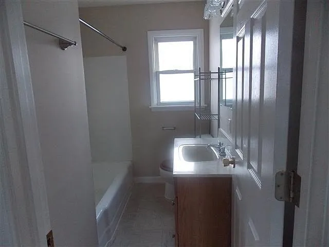 2 bed, 999 sqft, $1,100 — Photo 2