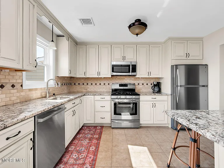116 Cornell Ave — Photo 9