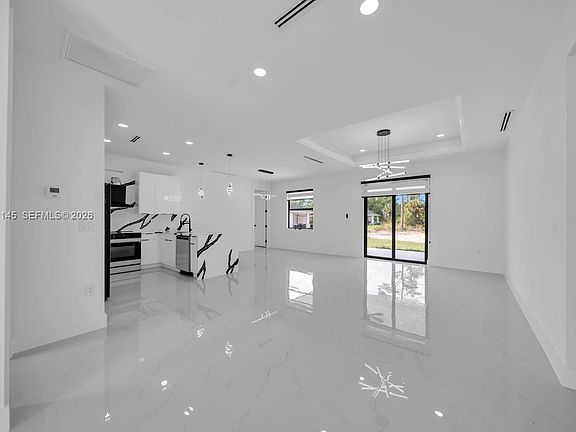 5th image of 803 Desoto Ave