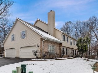 1393 Laurel Oaks Dr, Streamwood, IL 60107
