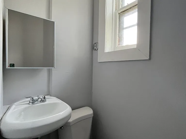 185 Beacon Ave #3R — Photo 6