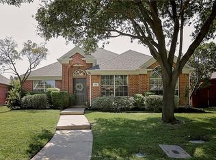 208 Touchdown Dr, Irving, TX 75063