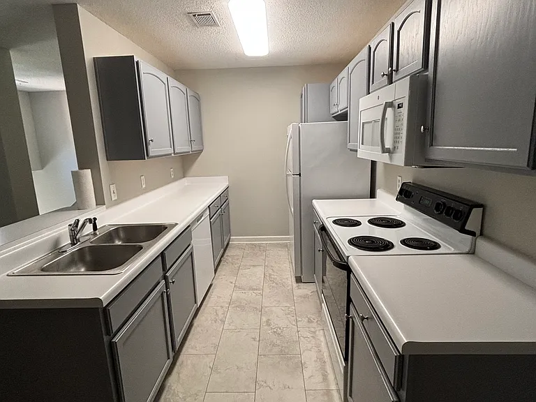 4388 Daphne Ln #F — Photo 2