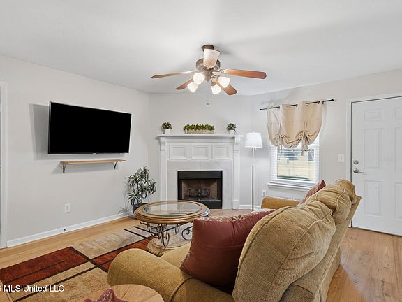 4th image of 612 Sandpiper Dr