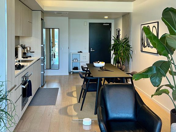 3rd image of 338 Potrero Ave #610