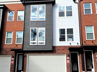 10564 Oak Pl, Fairfax, VA 22030