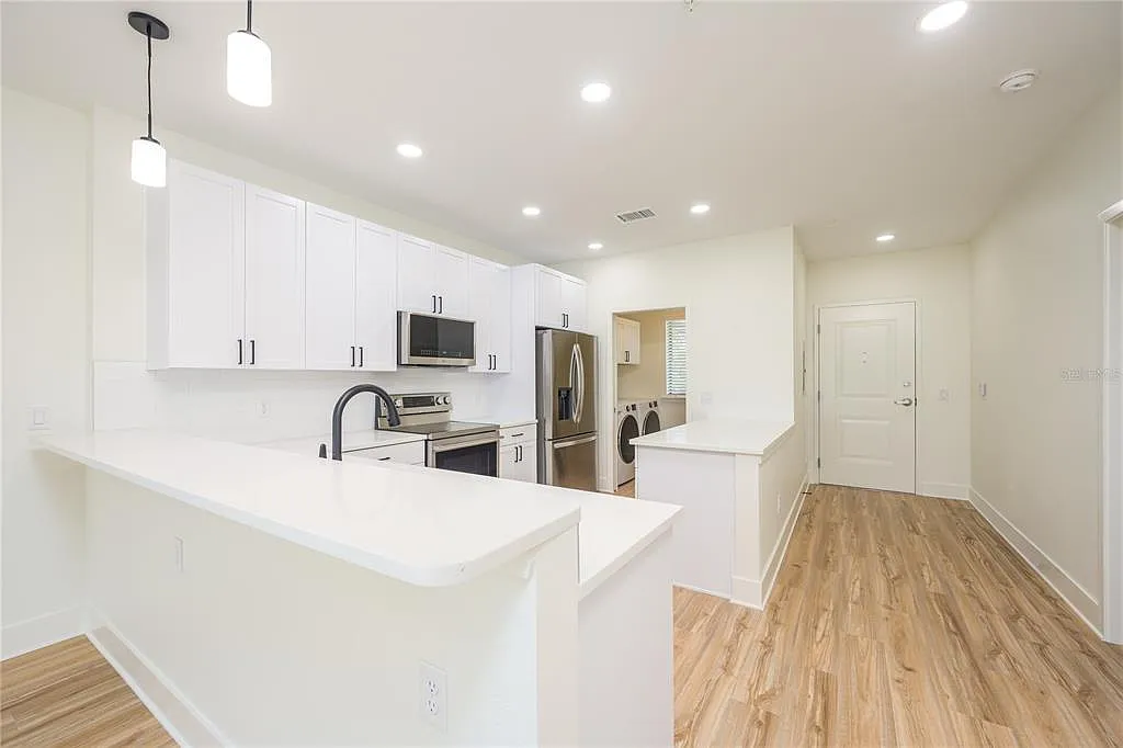 2 bed, 2.0 bath, 1162 sqft, $2,100 — Photo 3