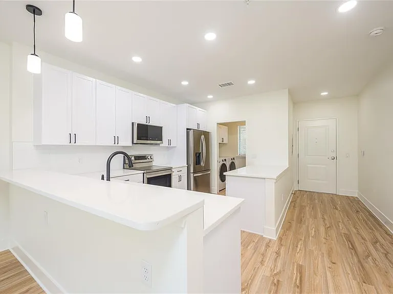 419 SE 1st Ave #102 — Photo 3