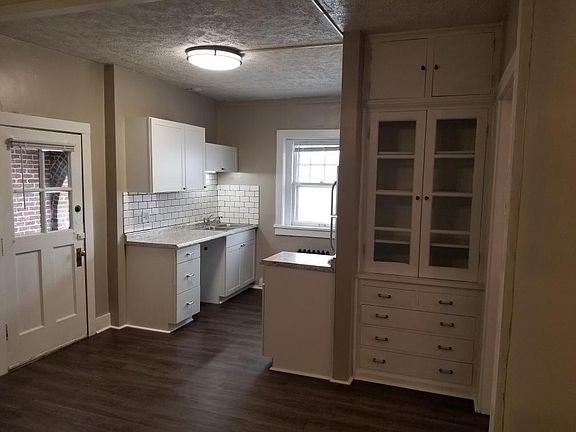 2nd image of 3860 Harney St #G