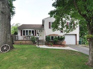 22 Pembrook Dr, Kenilworth, NJ 07033