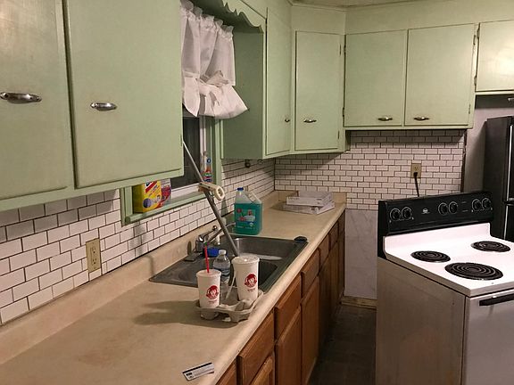 2nd image of 415 Lincoln Ave