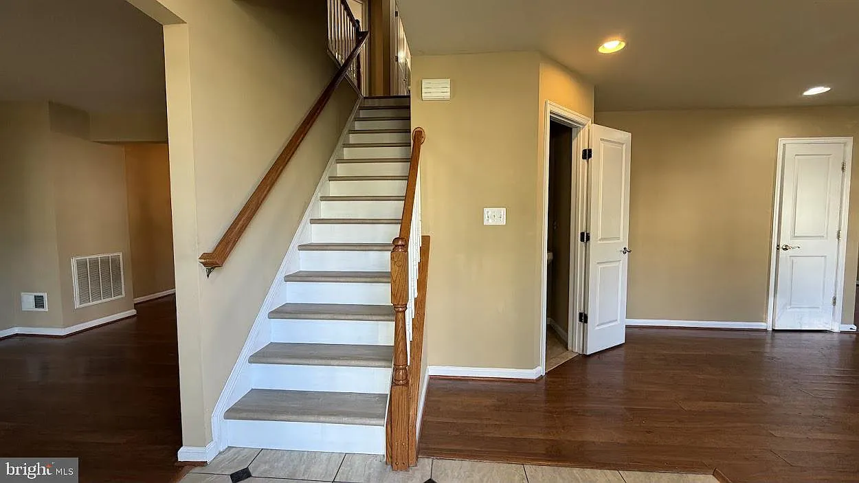 4 bed, 2.5 bath, 2000 sqft, $2,800 — Photo 4