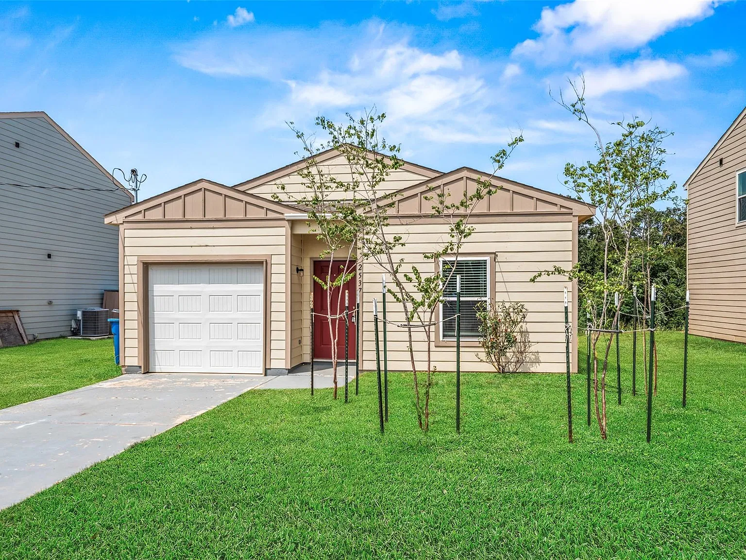 4 bed, 2.0 bath, 1220 sqft, $1,905 — Photo 3
