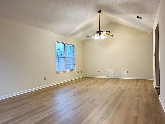 4th image of 4605 Little John Dr