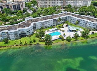 875 NE 195th St APT 215, Miami, FL 33179